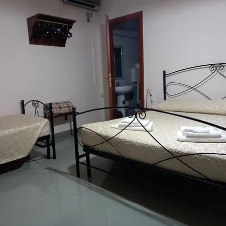 La Contadina Sisina Guest house *